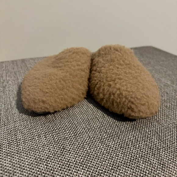 Jenni Kayne Tan Fuzzy Shearling Mules | Very Good Condition - Picture 4 of 11